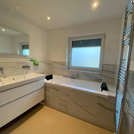 Luxury With Air Conditioning & Jaccuzzi Near Frankfurt Wiesbaden Appartement *