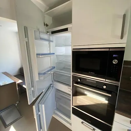 Luxury With Air Conditioning & Jaccuzzi Near Frankfurt Wiesbaden Hofheim am Taunus