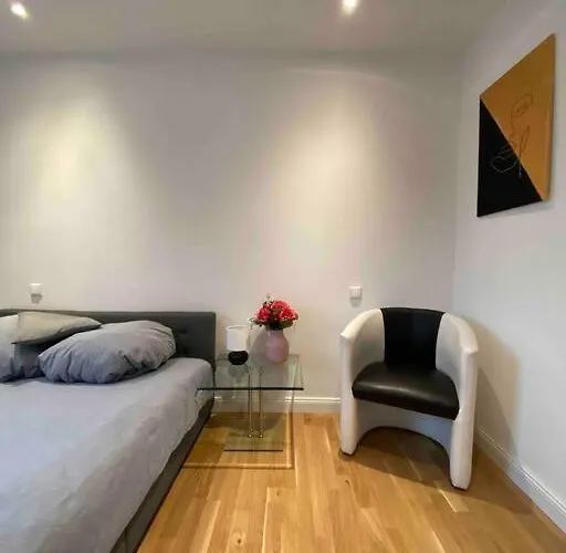 Luxury With Air Conditioning & Jaccuzzi Near Frankfurt Wiesbaden Apartament Hofheim am Taunus