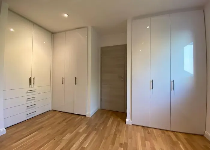 Luxury With Air Conditioning & Jaccuzzi Near Frankfurt Wiesbaden Apartament